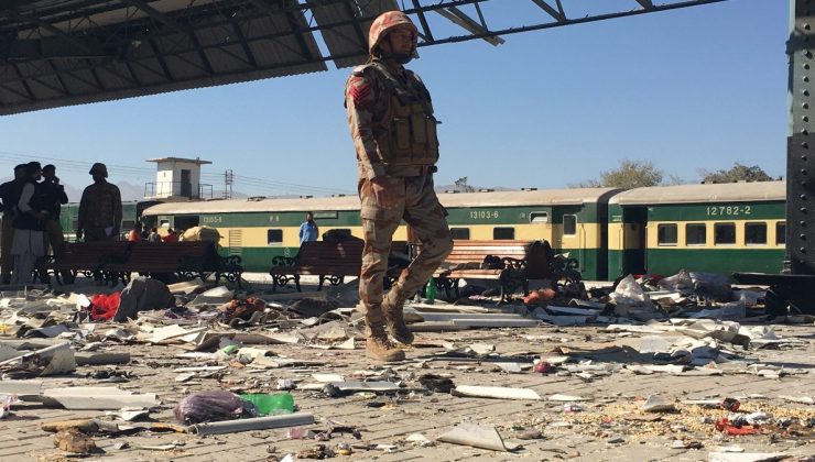 Tren istasyonundaki bombalı saldırı Pakistan’da 24 can aldı, 44 kişi yaralandı