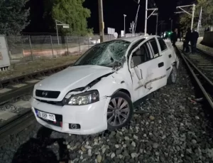 Tren-Otomobil Çarpıştı: 2 Yaralı