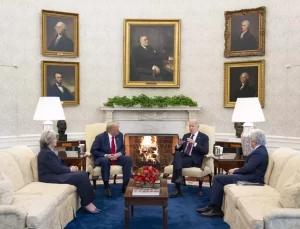 Trump ve Biden Beyaz Saray’da Buluştu