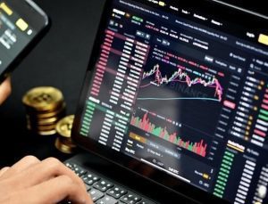 Trump’ın zaferini ilan etmesiyle dolar ve Bitcoin yükseldi