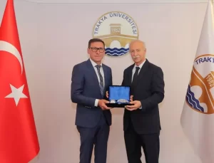 TÜ Rektörü Prof. Dr. Hatipler, Yaşayan İnsan Hazineleri Ödülü’ne layık görülen üniversite personelini tebrik etti