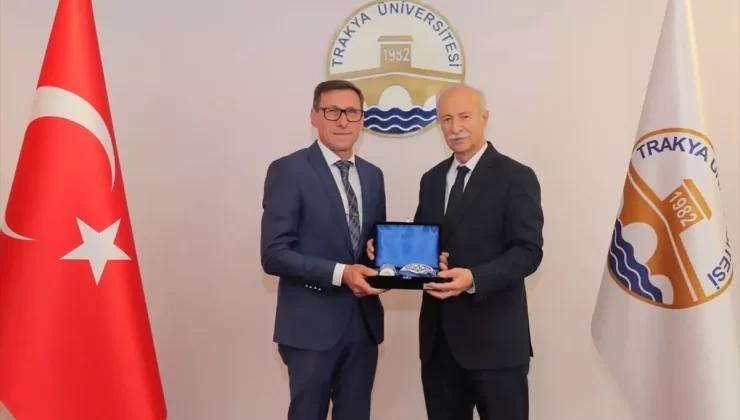 TÜ Rektörü Prof. Dr. Hatipler, Yaşayan İnsan Hazineleri Ödülü’ne layık görülen üniversite personelini tebrik etti