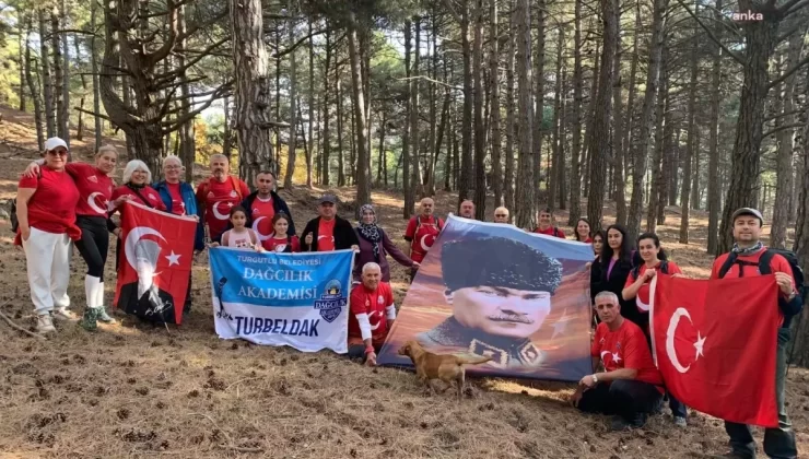 Turgutlu’da Atatürk Anma Yürüyüşü Düzenlendi