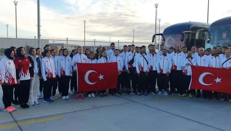 Türk Kick Boks Takımı Atatürk’ü Andı