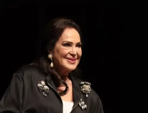 Türkan Şoray, Antalya’da Sevenleriyle Buluştu