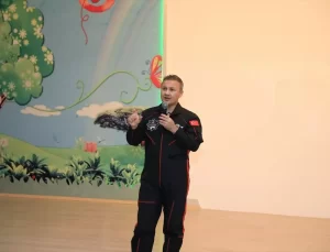 Türkiye’nin ilk astronotu Gezeravcı, Bitlis’te öğrencilerle buluştu