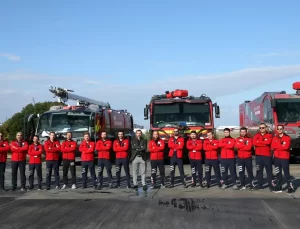 Uçaktaki yangını 2 dakikada söndüren ARFF ekibine teşekkür çiçeği