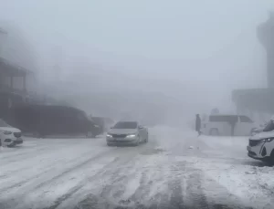 Uludağ’da Yoğun Sis Görüş Mesafesini 50 Metreye Düşürdü
