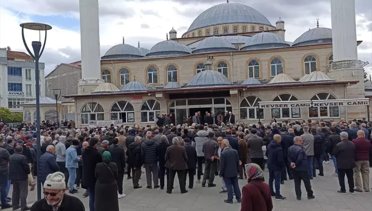 Umre Kafileleri Yolcu Edildi