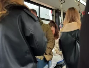 Üniversite Öğrencilerine Sınav Öncesi Moral: Canlı Müzik Sürprizi