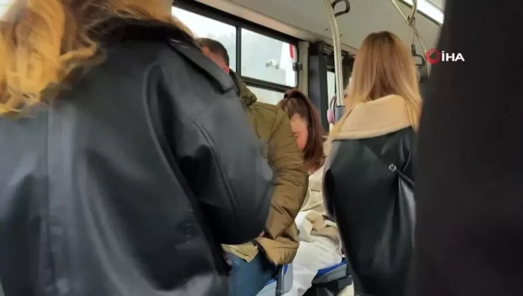 Üniversite Öğrencilerine Sınav Öncesi Moral: Canlı Müzik Sürprizi