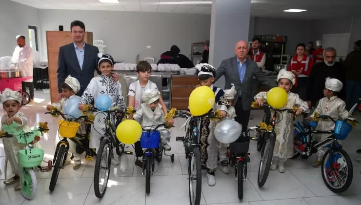 Uşak’ta 10 Çocuğa Sünnet Töreni