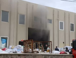 Uşak’ta Elyaf Fabrikasında Yangın