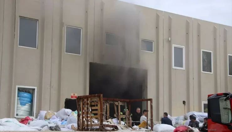 Uşak’ta Elyaf Fabrikasında Yangın