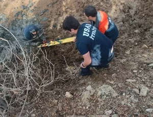 Uşak’ta Genç Gölette Çamura Saplandı