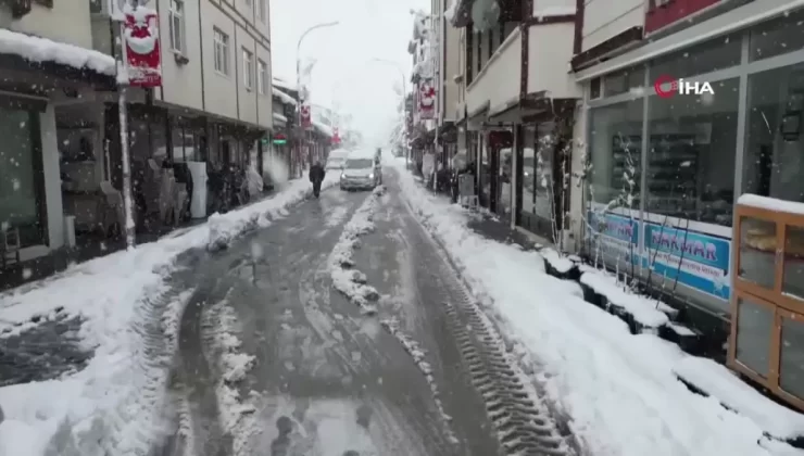 Uzundere’de 40 Yılın En Yoğun Kar Yağışı: Hayat Durma Noktasında