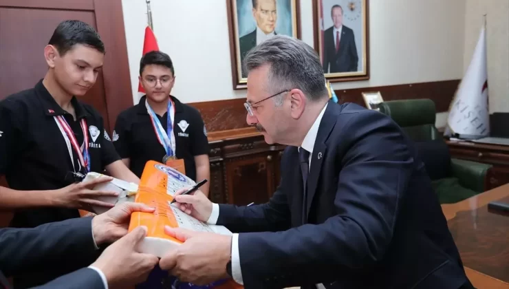 Vali Aksoy’dan Robot Yarışması Şampiyonlarına Tebrik