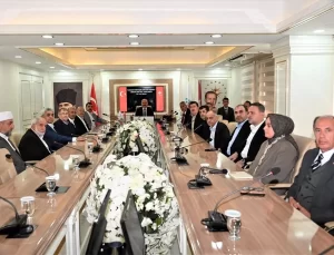 Vali Canalp Muhtarlarla Toplantı Yaptı