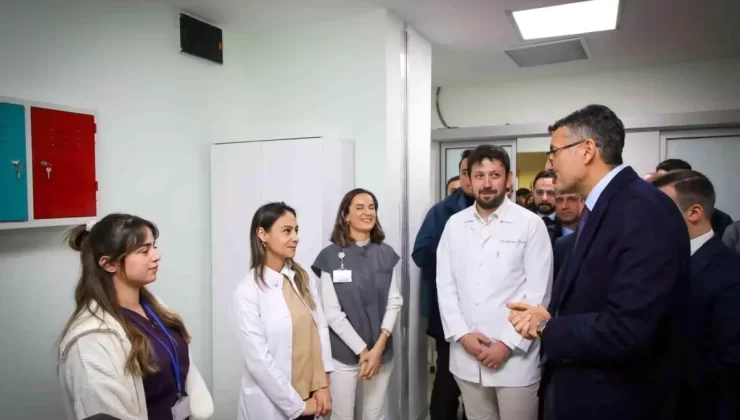 Vali Çelik, Çukurca Devlet Hastanesi’ni Ziyaret Etti