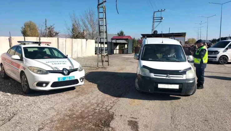 Van’da 139 Araç Trafikten Men Edildi