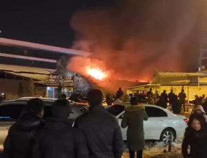 Van’da Kapalı Mısır Pazarı’nda Yangın Çıktı