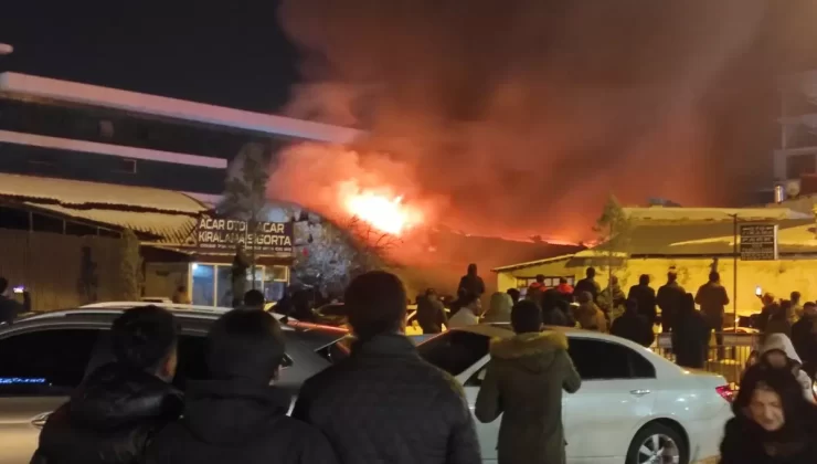 Van’da Kapalı Mısır Pazarı’nda Yangın Çıktı