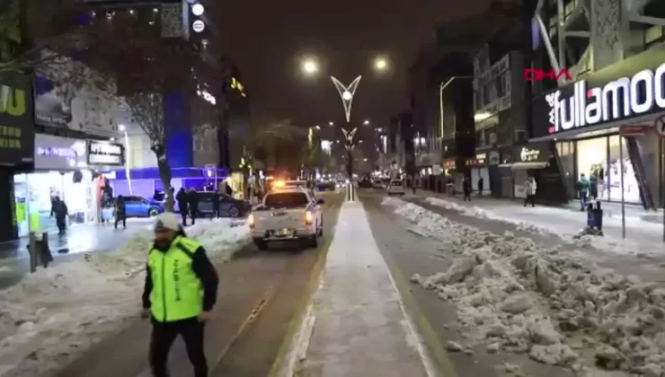 Van’da Kar Yağışı Sonrası 158 Yerleşim Yeri Yolu Açılacak