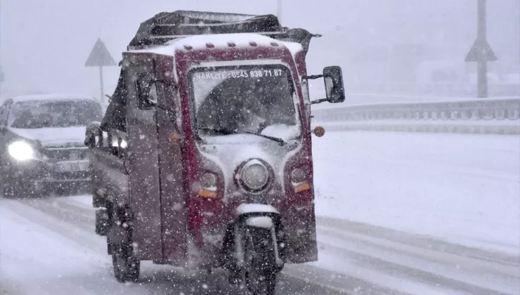 Van’da Kar Yağışı Sorun Yarattı