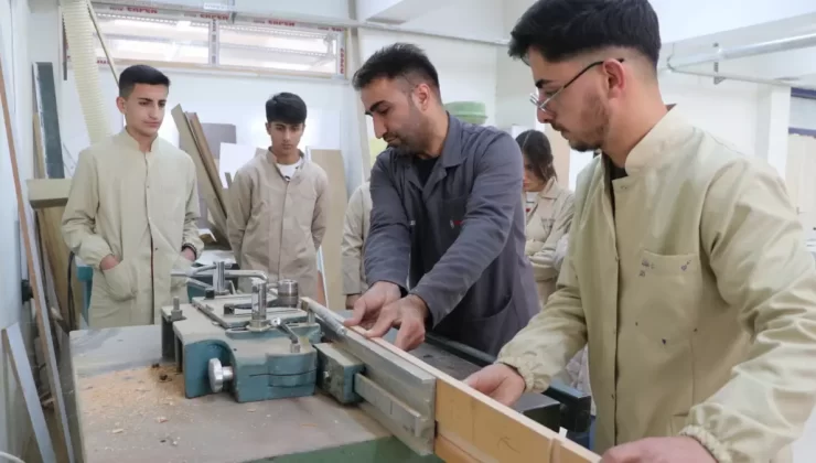 Van’daki bu meslek lisesi adeta fabrika gibi, yıllık ciroları 5 milyon lirayı buluyor