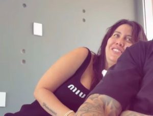 Wanda Nara, makyajsız fotoğraflarına inat yeni kareler yayınladı! Üstsüz ve makyajlı paylaşıma yorum yağdı