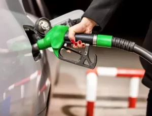 Yarın geceden itibaren benzine 62 kuruş indirim gelmesi bekleniyor