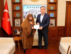 Yaşlı Kadından Örnek Davranış