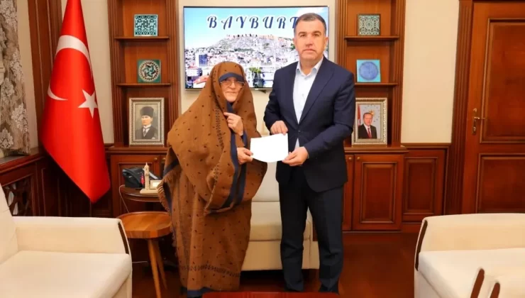 Yaşlı Kadından Örnek Davranış