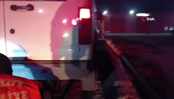 Yavru Kedi İtfaiye Tarafından Kurtarıldı