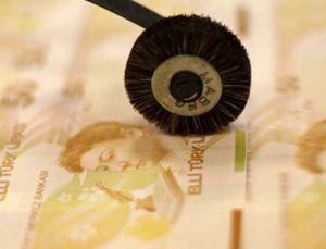 Yeni basılacak 50 ve 5 liralar üzerindeki imzalar yenilendi