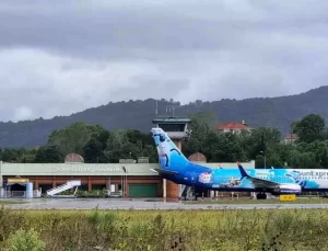 Yıldırım Uçağı Havalimanında Panik Yarattı