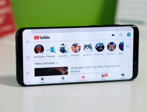 YouTube, bir sonraki videoya geçmek için TikTok benzeri bir yukarı kaydırma hareketini test ediyor