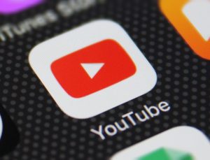 YouTube, mobilde videolar arasında kaydırarak geçiş özelliğini test ediyor