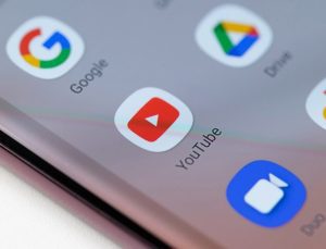 YouTube Shorts, yapay zeka destekli arka planlar özelliğine kavuştu
