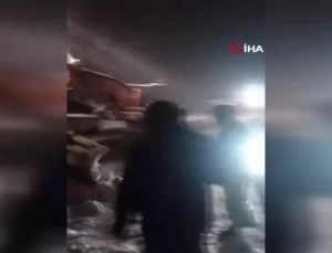 Yüksekova’da Kar Yağışı: Araçlar Mahsur Kaldı