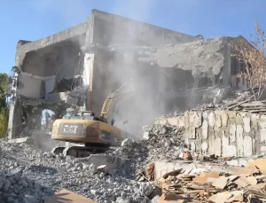 Yüksekova’da Kültür Merkezi Yıkılıyor