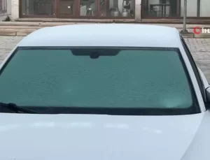 Yüksekova’da Soğuk Havadan Araçlar Etkilendi