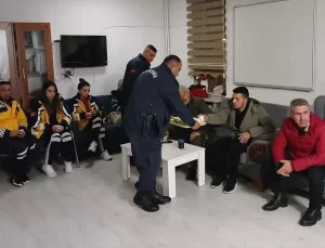 Yunak’ta Kar Yağışı Mahsur Kalanları Kurtardı