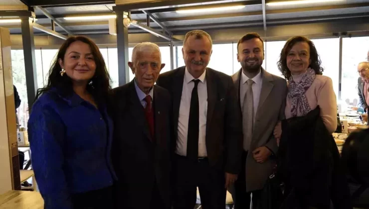 Yunusemre Belediyesi’nden Emekli Öğretmenlere Anlamlı Kutlama