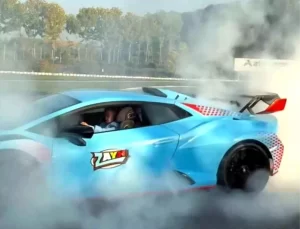 Zayn Sofuoğlu’dan Lamborghini Şovu