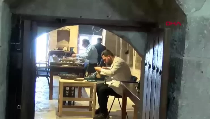Zekeriya Güler, Mardin’de Sedef Kakma Sanatını Yaşatıyor