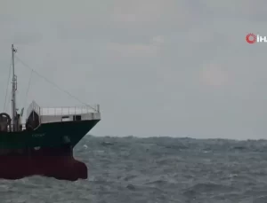 Zonguldak’ta Dalgalar Gemileri Salladı