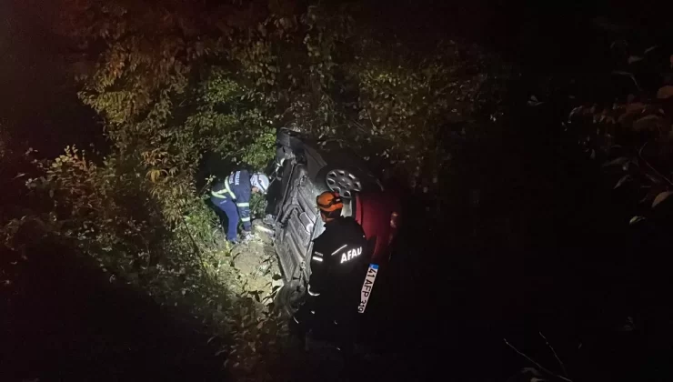 Zonguldak’ta Yağış Nedeniyle Otomobil Su Kanalına Devrildi, 4 Yaralı