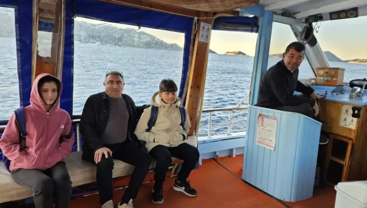 Demre’deki Öğrenciler Deniz Yoluyla Okula Gidiyor