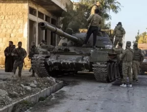 Halep ve İdlib’i rejim güçlerinden alan muhalif gruplar Hama’ya doğru ilerliyor